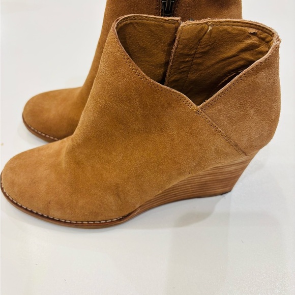 Lucky Brand Brown Suede Ankle Boots with side zip closure size 8.5 - Picture 3 of 8